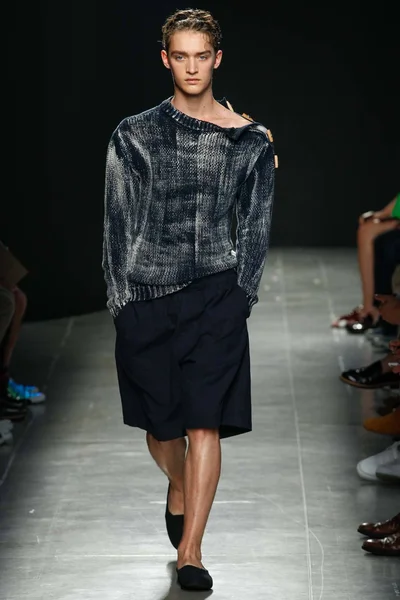 Look 3